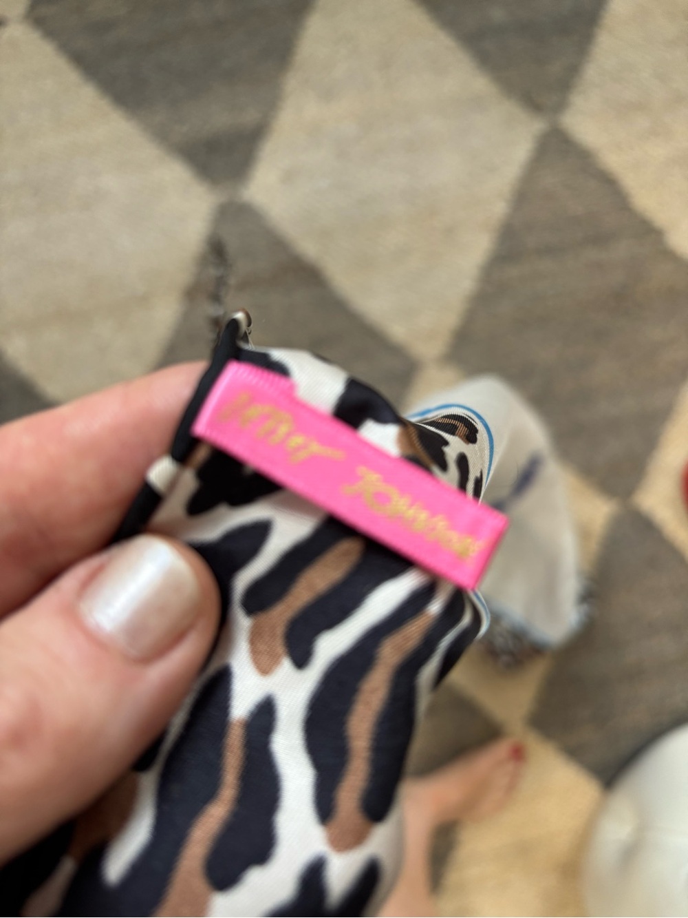 Rare and vintage pop art Betsey Johnson Scarf with leopard print roll hem border - Picture 3 of 4